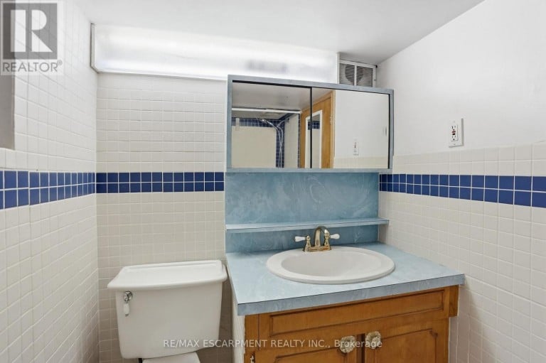 17 TUXEDO AVENUE S, Hamilton (Delta), Ontario, L8K2R7