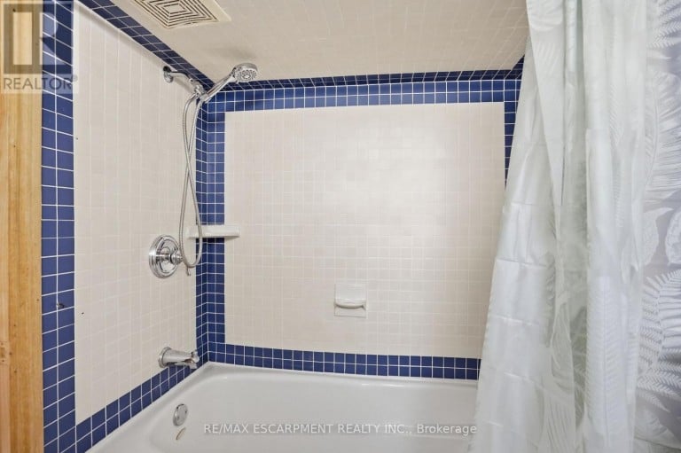 17 TUXEDO AVENUE S, Hamilton (Delta), Ontario, L8K2R7