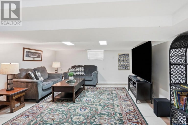 17 TUXEDO AVENUE S, Hamilton (Delta), Ontario, L8K2R7