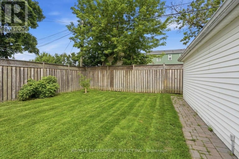 17 TUXEDO AVENUE S, Hamilton (Delta), Ontario, L8K2R7