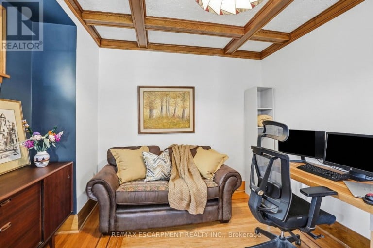 17 TUXEDO AVENUE S, Hamilton (Delta), Ontario, L8K2R7