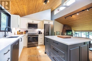 144 LONG ISLAND Otonabee-South Monaghan Ontario photo 32