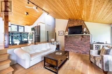 144 LONG ISLAND Otonabee-South Monaghan Ontario photo 37