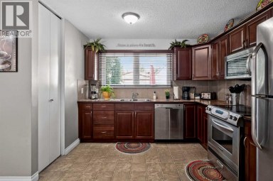 131 Cedarpark Drive SW Calgary Alberta photo 13