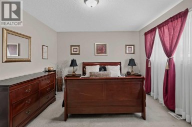131 Cedarpark Drive SW Calgary Alberta photo 16