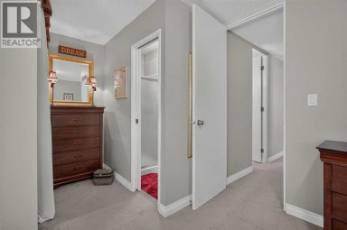131 Cedarpark Drive SW Calgary Alberta photo 17