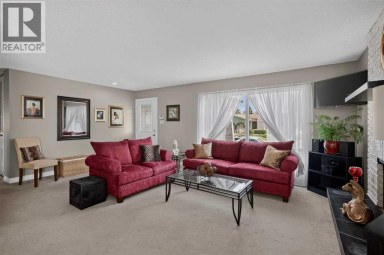 131 Cedarpark Drive SW Calgary Alberta photo 6