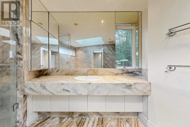 40 DONINO AVENUE, Toronto (Bridle Path-Sunnybrook-York Mills), Ontario, M4N2W7