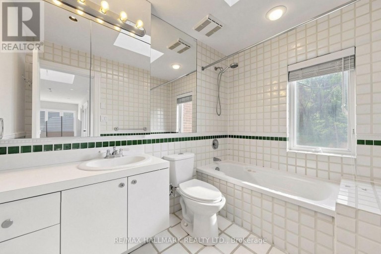 40 DONINO AVENUE, Toronto (Bridle Path-Sunnybrook-York Mills), Ontario, M4N2W7