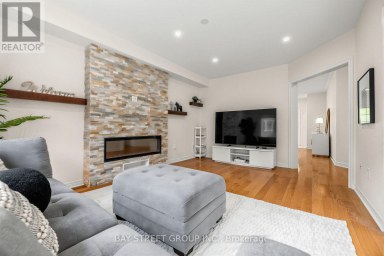 37 MYNDEN WAY Newmarket (Woodland Hill) Ontario photo 12