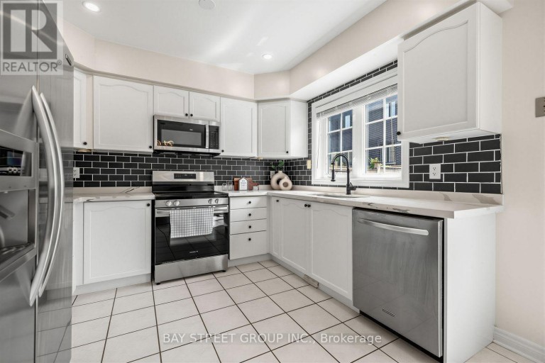 37 MYNDEN WAY, Newmarket (Woodland Hill), Ontario, L3X3A7