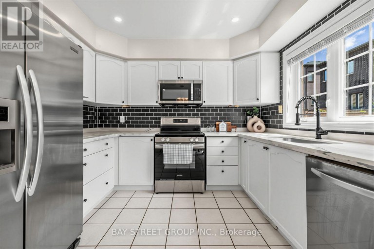 37 MYNDEN WAY, Newmarket (Woodland Hill), Ontario, L3X3A7