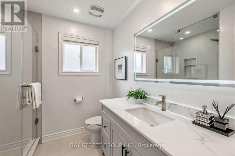 37 MYNDEN WAY, Newmarket (Woodland Hill), Ontario, L3X3A7