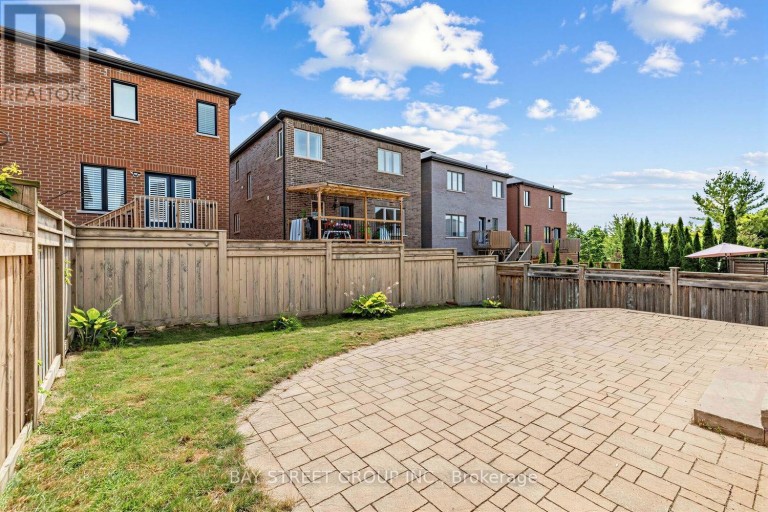 37 MYNDEN WAY, Newmarket (Woodland Hill), Ontario, L3X3A7