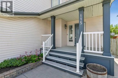 115 Cove Crescent Chestermere Alberta photo 2