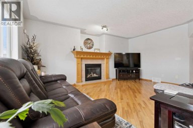 115 Cove Crescent Chestermere Alberta photo 4