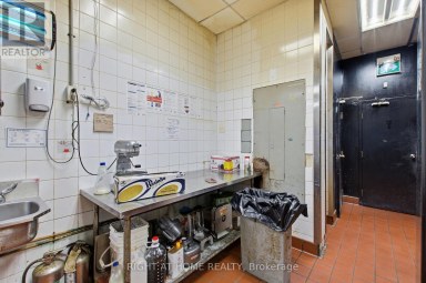 101 - 10 KINGSBRIDGE GARDEN CIRCLE Mississauga (Hurontario) Ontario photo 38