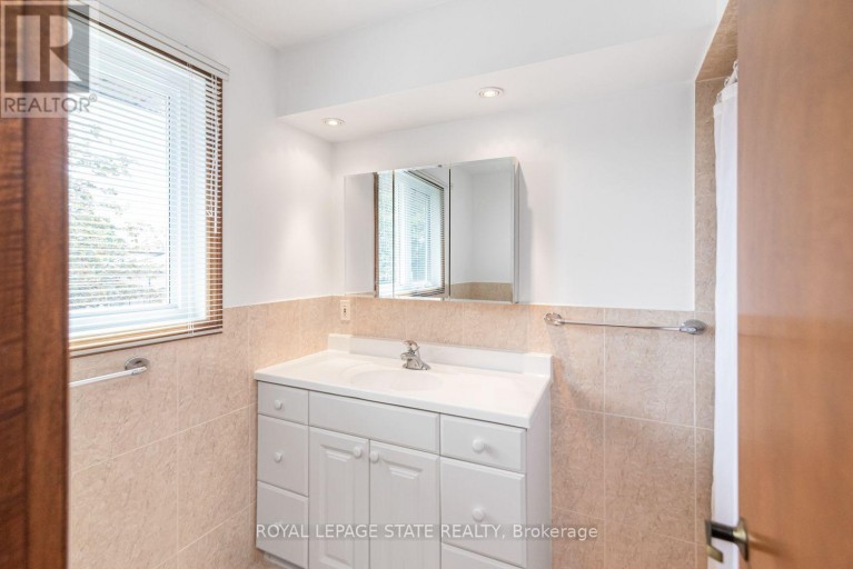 311 HEMLOCK AVENUE, Hamilton (Stoney Creek), Ontario, L8E4J9