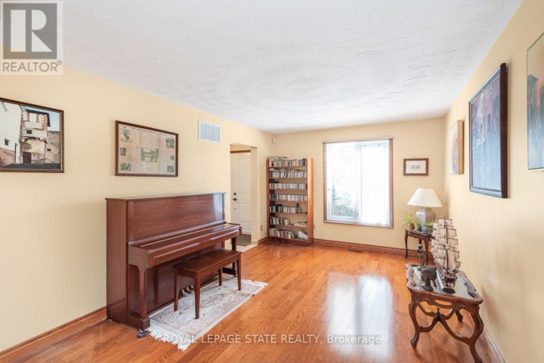 311 HEMLOCK AVENUE, Hamilton (Stoney Creek), Ontario, L8E4J9