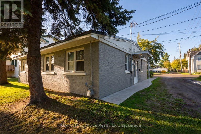 1212 WALSH STREET E, Thunder Bay (Westfort), Ontario, P7E4V4