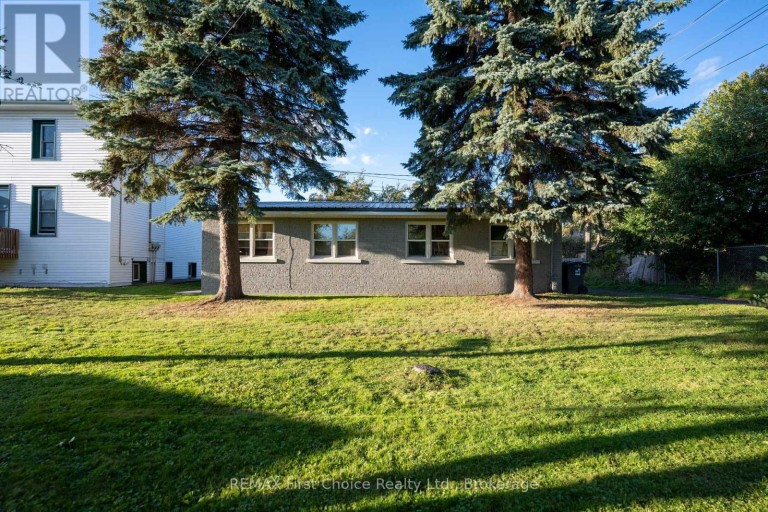 1212 WALSH STREET E, Thunder Bay (Westfort), Ontario, P7E4V4