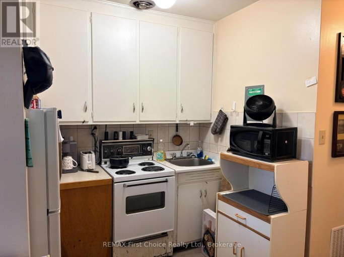 1212 WALSH STREET E, Thunder Bay (Westfort), Ontario, P7E4V4