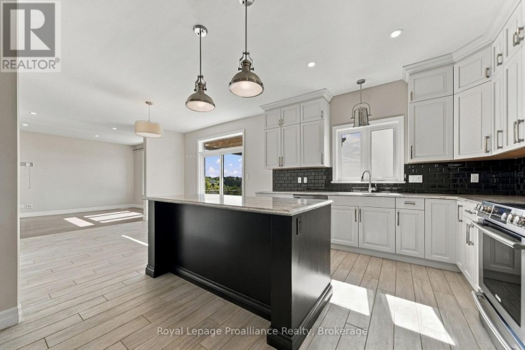 23 CREWS CRESCENT, Quinte West (Murray Ward), Ontario, K8V0G4