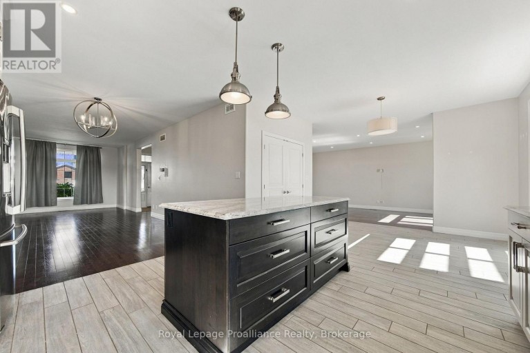 23 CREWS CRESCENT, Quinte West (Murray Ward), Ontario, K8V0G4