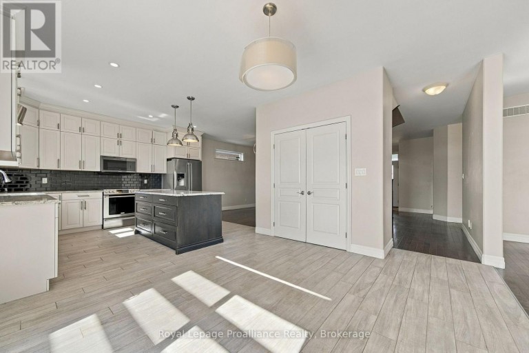 23 CREWS CRESCENT, Quinte West (Murray Ward), Ontario, K8V0G4