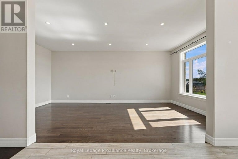 23 CREWS CRESCENT, Quinte West (Murray Ward), Ontario, K8V0G4