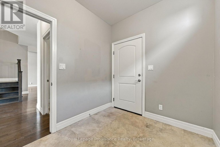 23 CREWS CRESCENT, Quinte West (Murray Ward), Ontario, K8V0G4