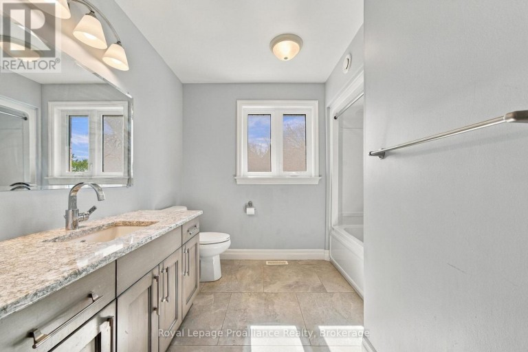 23 CREWS CRESCENT, Quinte West (Murray Ward), Ontario, K8V0G4