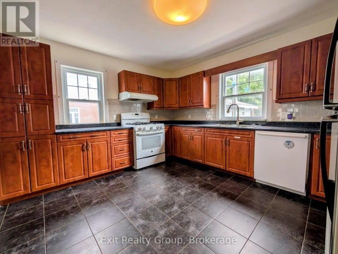 16 MERCIA STREET, Quinte West (Trenton Ward), Ontario, K8V2P3