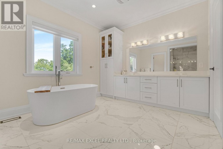 49 KENTON DRIVE, Toronto (Newtonbrook West), Ontario, M2R2H9