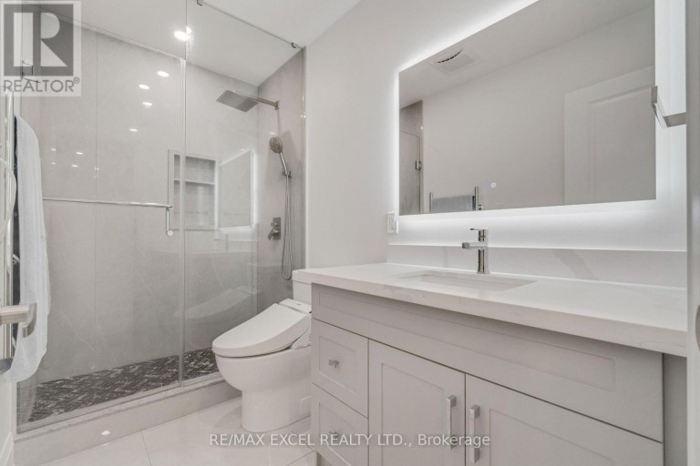 49 KENTON DRIVE, Toronto (Newtonbrook West), Ontario, M2R2H9