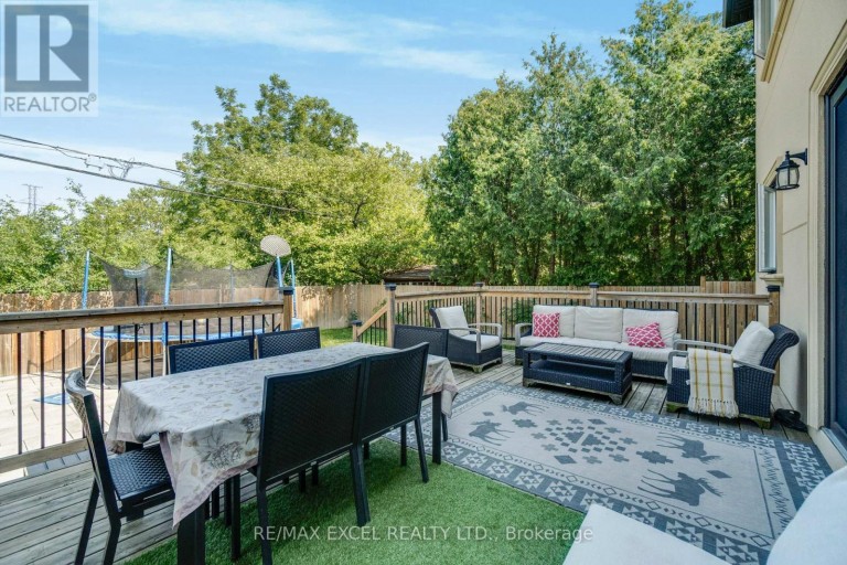 49 KENTON DRIVE, Toronto (Newtonbrook West), Ontario, M2R2H9