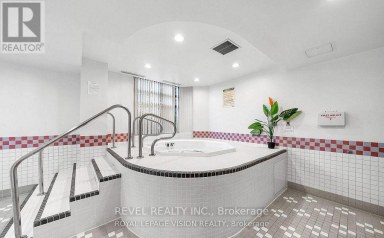 210 - 1700 EGLINTON AVENUE E Toronto (Victoria Village) Ontario photo 2