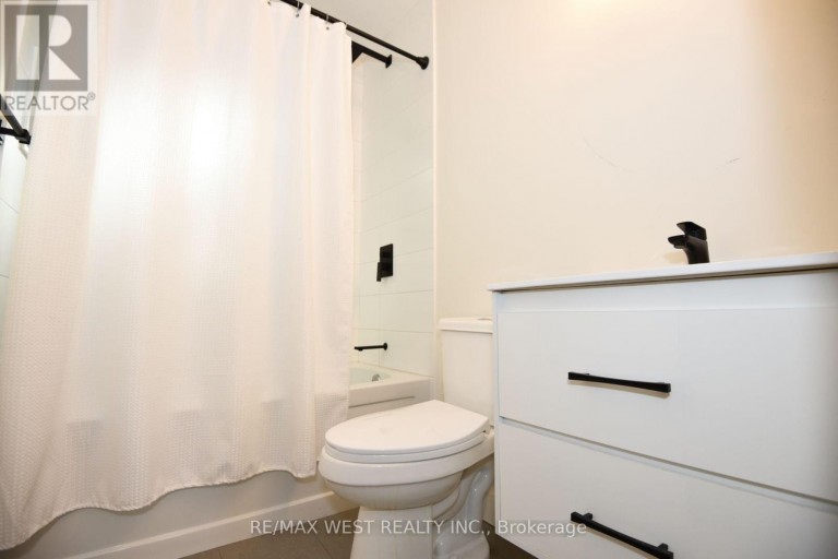 922 CENTRE STREET N, Whitby (Williamsburg), Ontario, L1N4V1