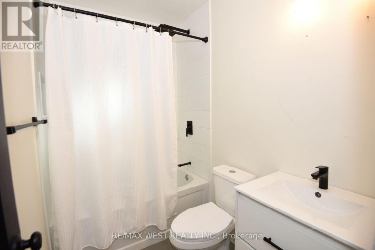 922 CENTRE STREET N, Whitby (Williamsburg), Ontario, L1N4V1