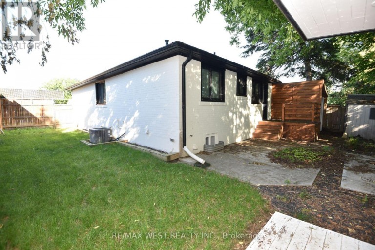 922 CENTRE STREET N, Whitby (Williamsburg), Ontario, L1N4V1