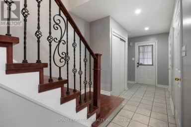 17 HORSTMAN STREET Markham (Rouge River Estates) Ontario photo 4