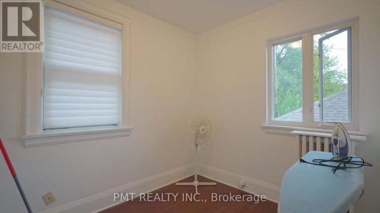 UPPER - 2 LARKIN AVENUE, Toronto (High Park-Swansea), Ontario, M6S1L8
