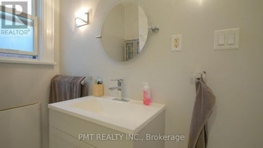 UPPER - 2 LARKIN AVENUE Toronto (High Park-Swansea) Ontario photo 16