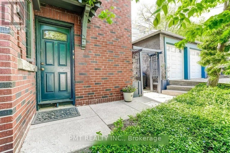 UPPER - 2 LARKIN AVENUE, Toronto (High Park-Swansea), Ontario, M6S1L8