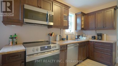 UPPER - 2 LARKIN AVENUE Toronto (High Park-Swansea) Ontario photo 6