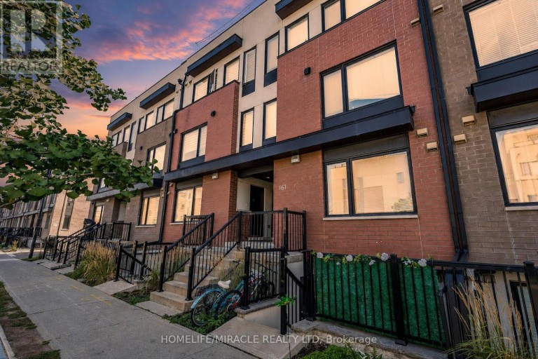 8 - 161 WILLIAM DUNCAN ROAD, Toronto (Downsview-Roding-CFB), Ontario, M3K0B9