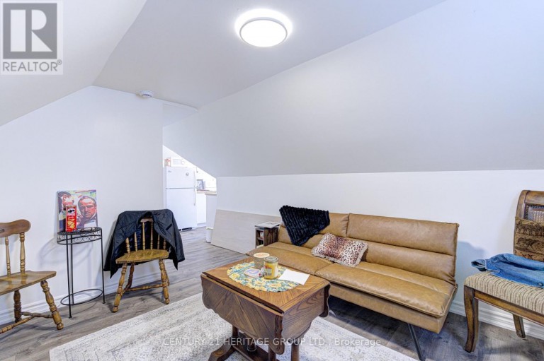 243 GIBSON AVENUE, Hamilton (Gibson), Ontario, L8L6K3