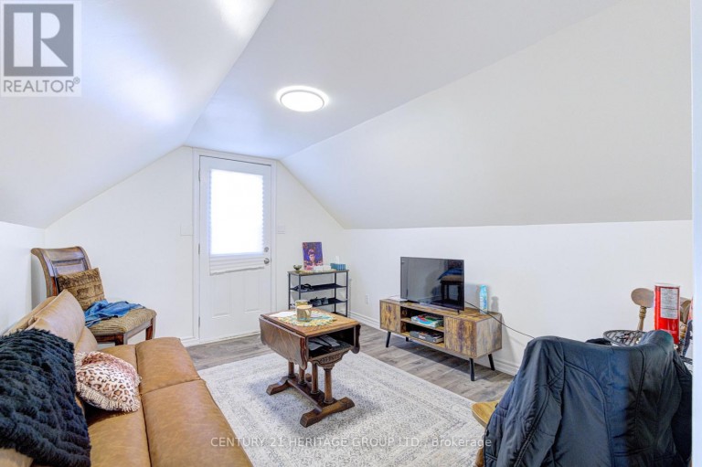 243 GIBSON AVENUE, Hamilton (Gibson), Ontario, L8L6K3