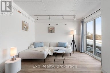 267 COUNTY ROAD 28 Prince Edward County (Ameliasburg Ward) Ontario photo 27