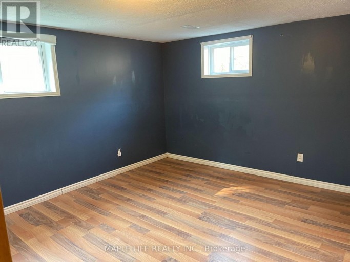 886 SRIGLEY STREET, Newmarket (Gorham-College Manor), Ontario, L3Y1X7